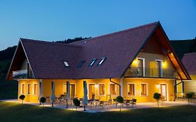 Weingut-Gästezimmer UHL